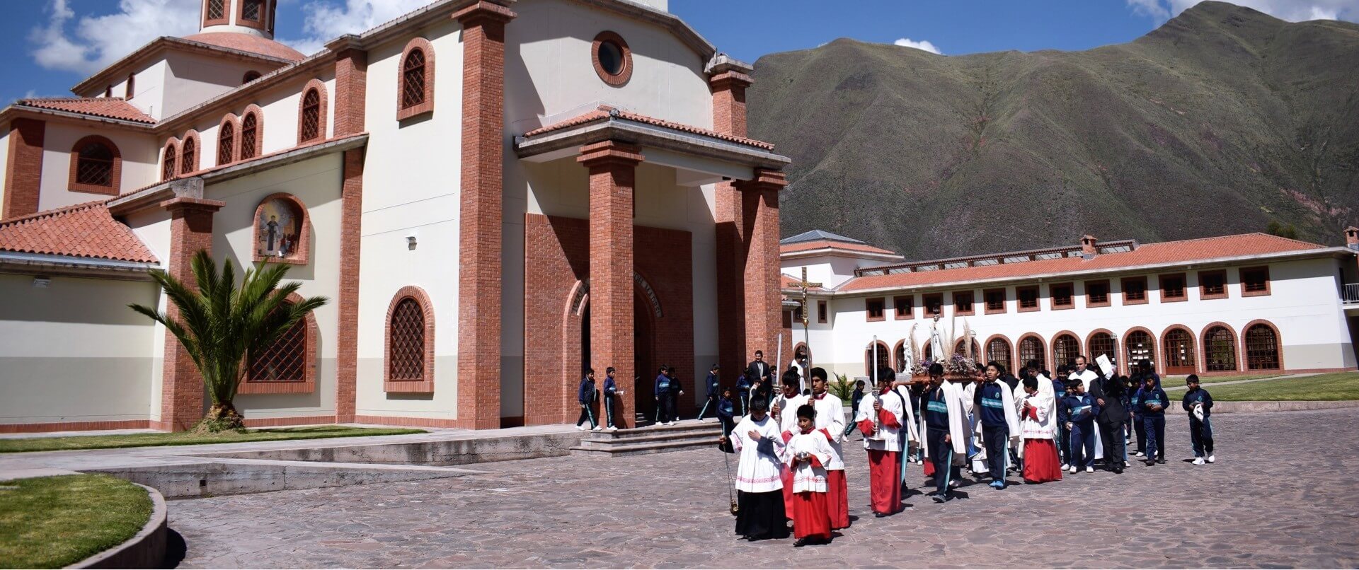 Acompáñanos y acércate a Cristo